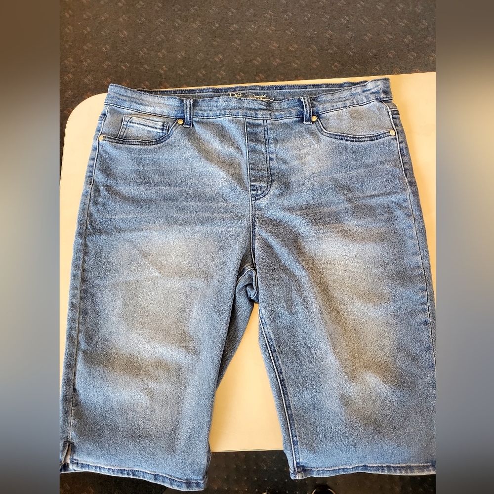 DG2 brand Classic Blue Denim stretch Shorts. Lightly worn.